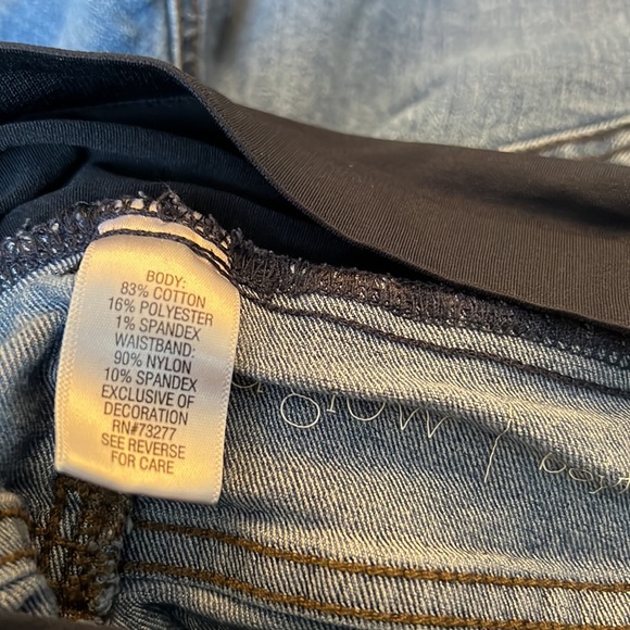 Flower embellishments on front pockets - Picture 5 of 7